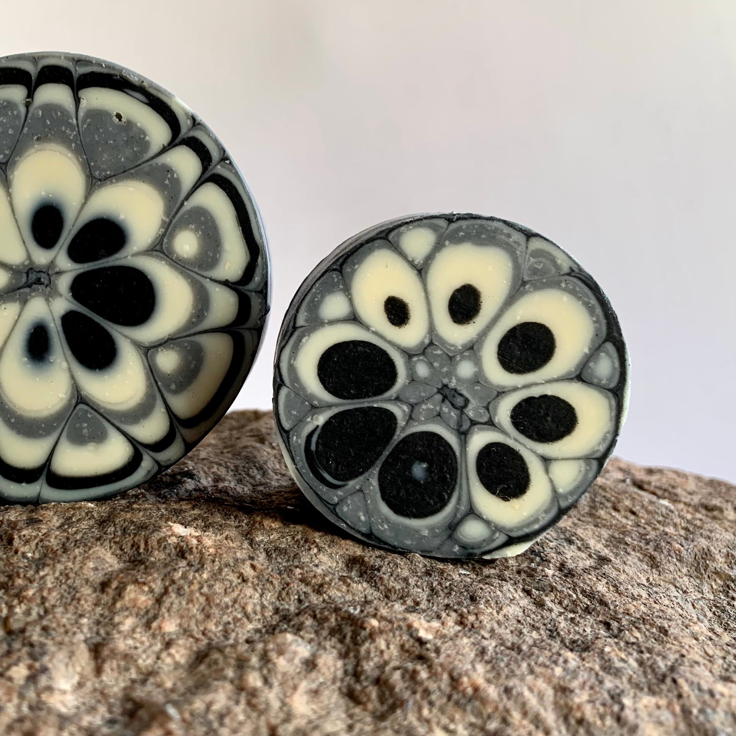 Mini mandalas ziepes sejai un ķermenim, baltais māls - ogle