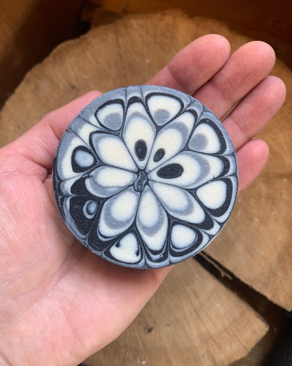Mandalas ziepes sejai un ķermenim, baltais māls - ogle